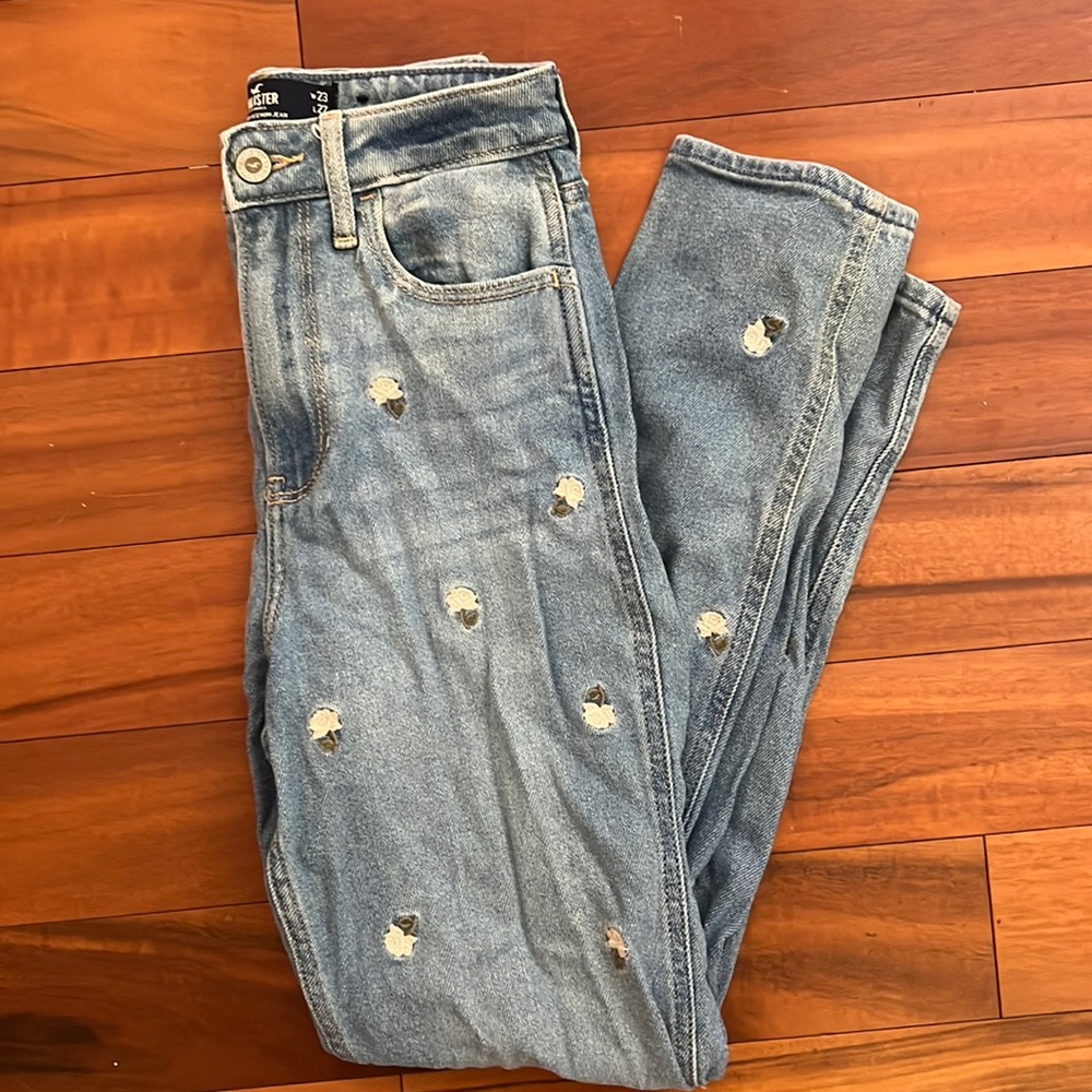 Hollister white flower embroidered Jeans